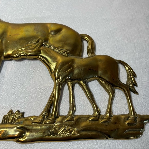 Vintage BRASS Horse and Foal Wall hanging. UNIQUE! - Picture 3 of 6
